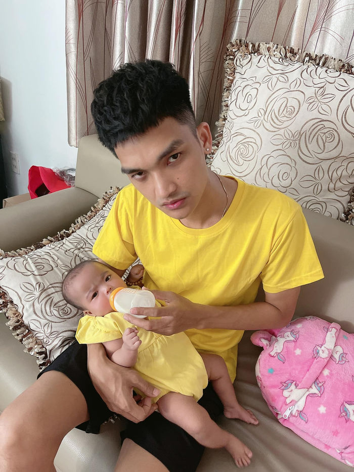 Mạc Văn Khoa cưng vợ con: Thuê nhà 50 tỷ, thức đêm chăm đến tụt 5kg