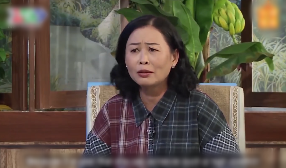 Mẹ vất vả đi làm mướn, ăn cơm thừa nuôi con thành Hoa hậu