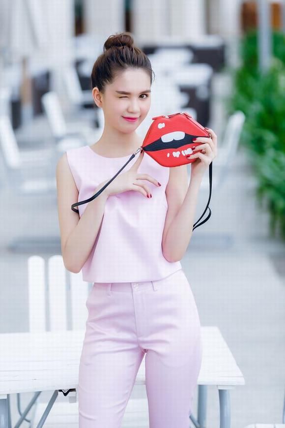 Mở mang tầm mắt với những chiếc túi xách đẹp - độc - lạ của sao Việt