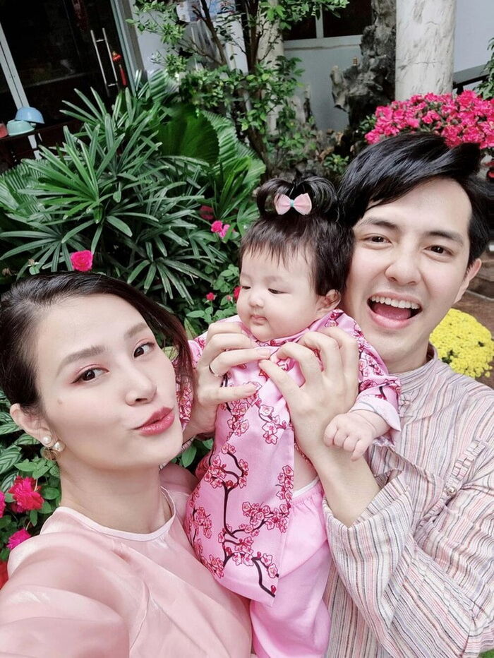 Mới 6 tháng tuổi, con gái Đông Nhi đã nắm giữ nhiều chức vụ đặc biệt