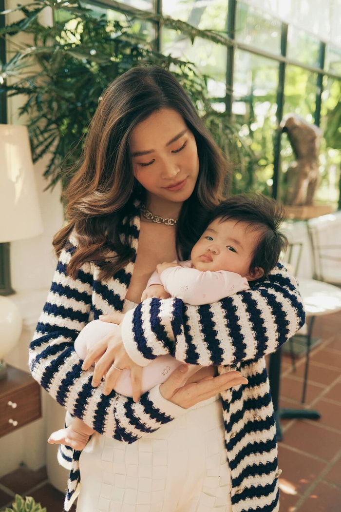 Mới 6 tháng tuổi, con gái Đông Nhi đã nắm giữ nhiều chức vụ đặc biệt