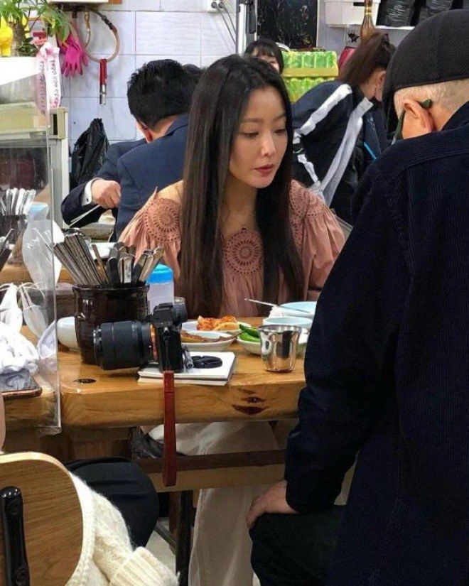 Sao nữ tự nhận mình đẹp hơn cả Kim Tae Hee lộ nhan sắc thật tuổi 44