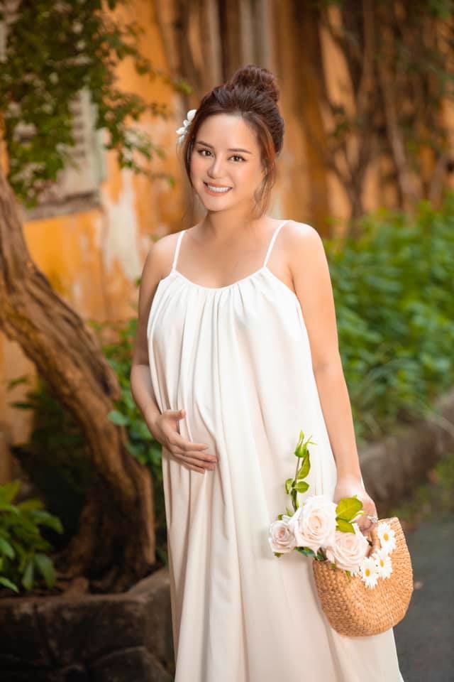 Mỹ nhân Việt gặp sự cố khi mang thai: Vy Oanh bị tố đẻ thuê
