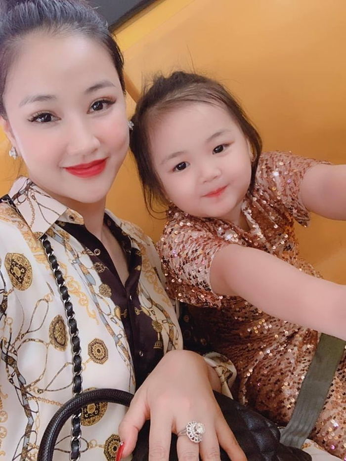 Mỹ nhân Việt sang Mỹ du học, trị bệnh cuối cùng lại thành sinh con