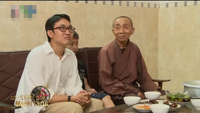 Nam diễn viên Vbiz đầu tiên có ba mẹ đều đi tu: bật khóc khi hội ngộ