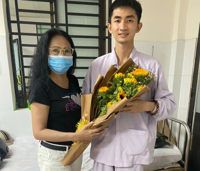 Nam sinh bị nan y giai đoạn cuối, lạc quan viết sách để đời