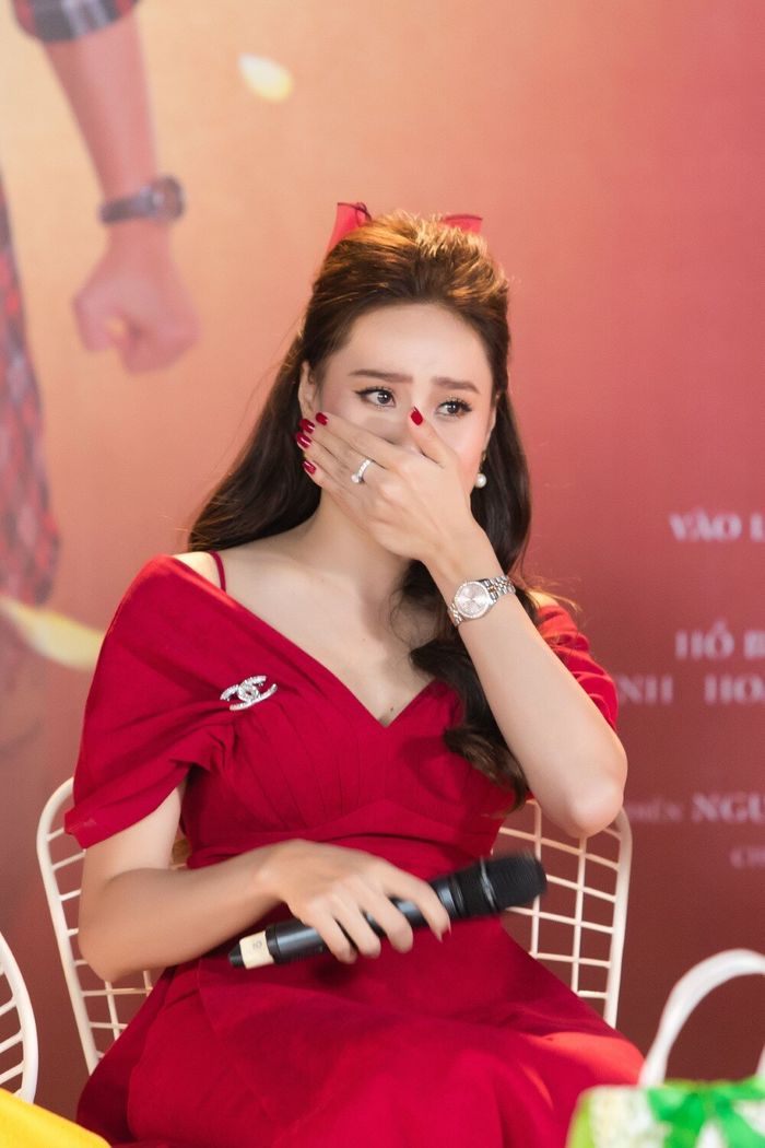 Nhọ như Hồ Bích Trâm: 3 sự kiện lớn trong đời đều phải hoãn vì Cô Vi