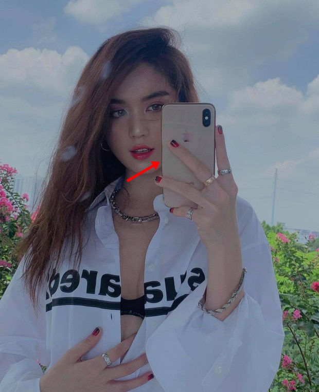 Những mỹ nhân Việt có siêu năng lực bẻ cong điện thoại