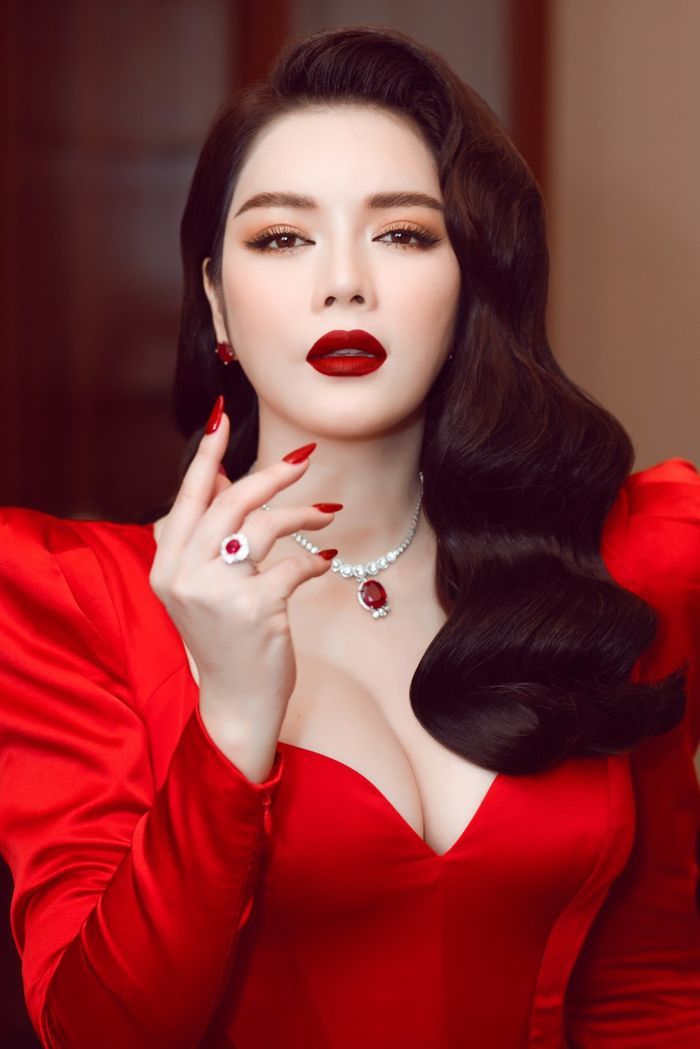4 ông hoàng, bà chúa mê kim cương nhất Vbiz: Bất ngờ với Hoài Linh