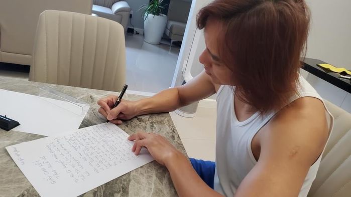 Ông xã Việt Hương viết giấy cam kết từ bỏ món ăn vợ không thích