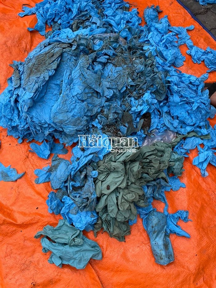 Phát hiện 15 tấn găng tay đã qua sử dụng nhập khẩu từ Trung Quốc