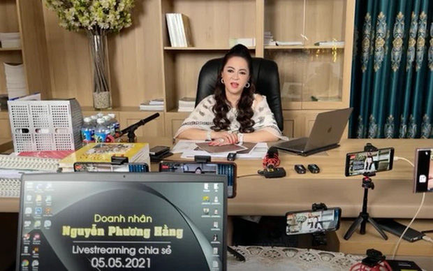 Phía sau livestream của bà Hằng: Ekip, máy móc chạy chuyên nghiệp