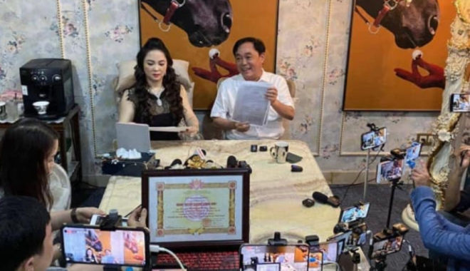 Phía sau livestream của bà Hằng: Ekip, máy móc chạy chuyên nghiệp