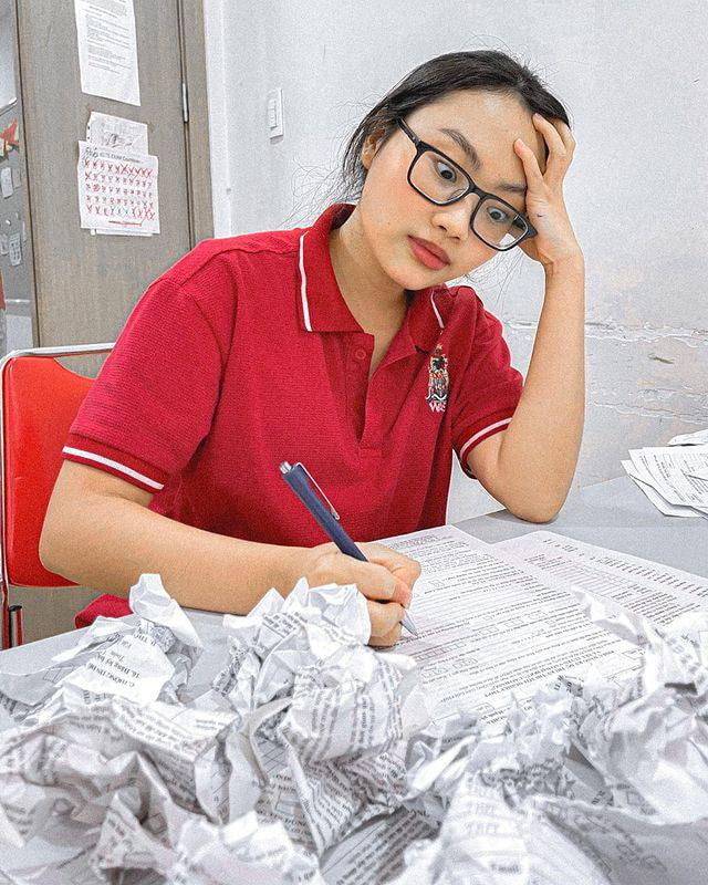 Phương Mỹ Chi thi cử, mẹ chỉ quan tâm có ngồi gần học sinh giỏi không?