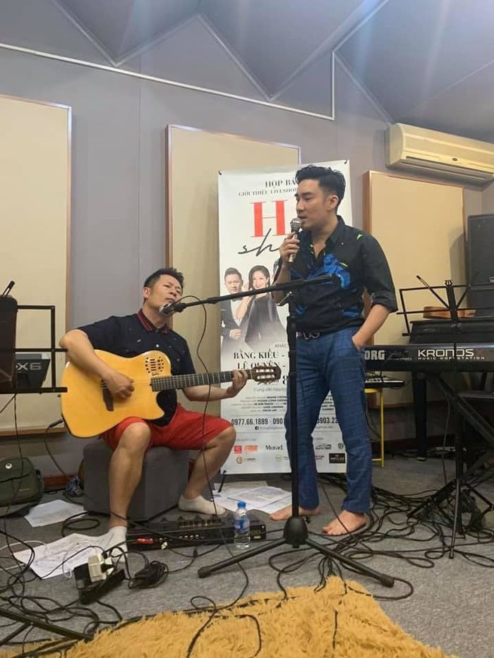 Quang Hà xin lỗi khán giả khi phải hoãn liveshow lần 2 để chống dịch