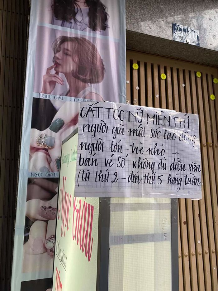 Sài Gòn dễ thương muốn xỉu: Thêm tiệm tóc miễn phí cho người nghèo