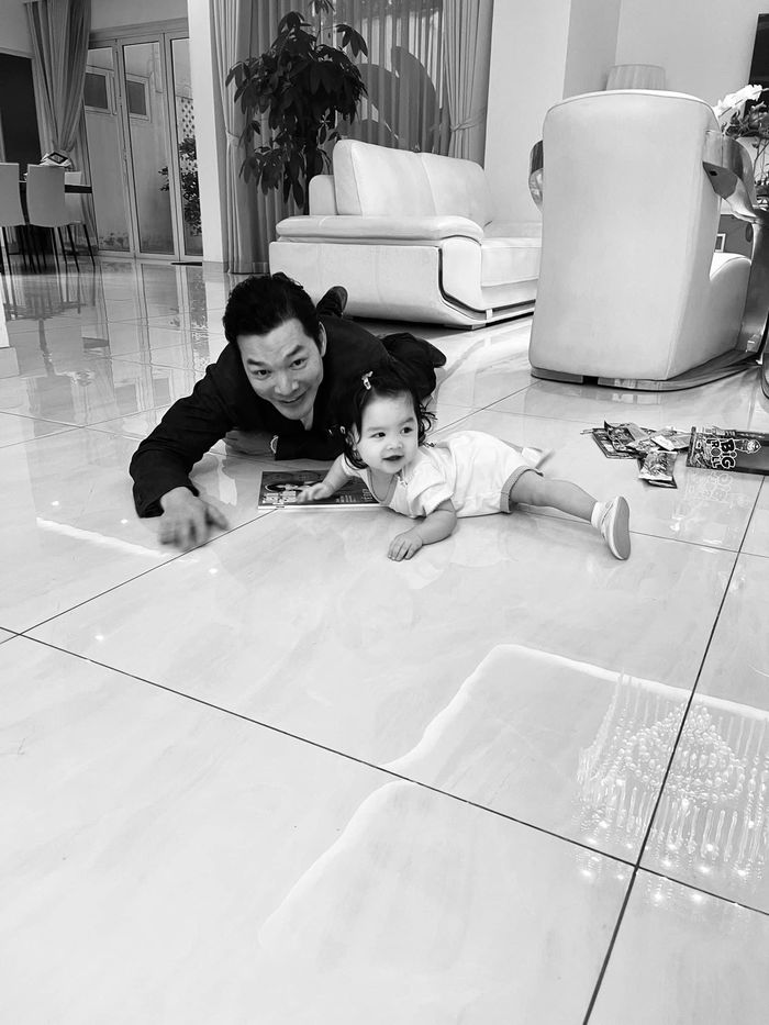 Sao Việt bất ngờ khoe con: Phạm Hương gây tranh cãi