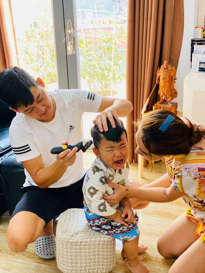 Sao Việt cắt tóc cho người thân: Người được khen, người thành thảm họa