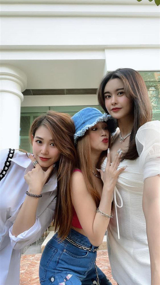 Sao Việt mang tiếng bàn tay hư khi sàm sỡ vòng 3 của đồng nghiệp
