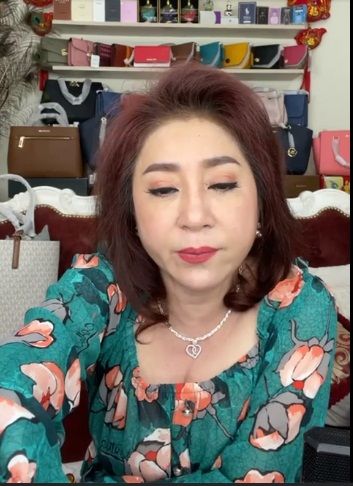 Sao Việt mưu sinh mùa dịch: Lê Dương Bảo Lâm đưa cả con gái livestream