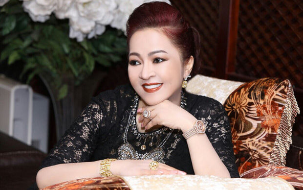 Chán khẩu chiến trên MXH, bà Phương Hằng chính thức nói lời xin lỗi