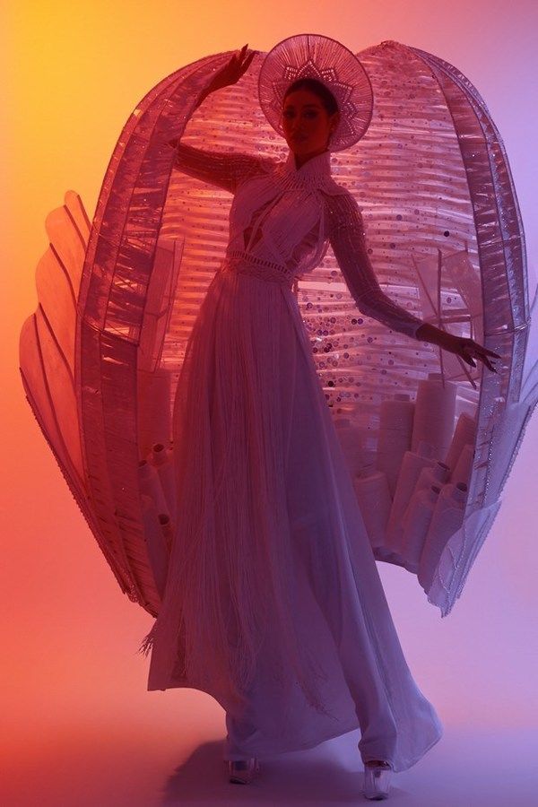 Sau bao ngày chờ đợi, Khánh Vân cũng diện áo dài tại Miss Universe