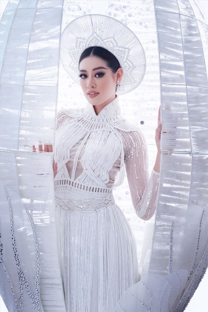 Sau bao ngày chờ đợi, Khánh Vân cũng diện áo dài tại Miss Universe