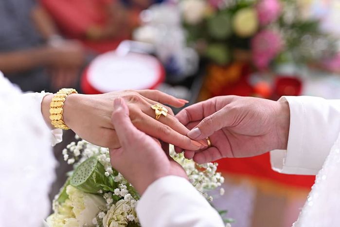 Thánh sún Ngân Thảo được trao 2 lượng vàng và 10 triệu ở lễ đính hôn