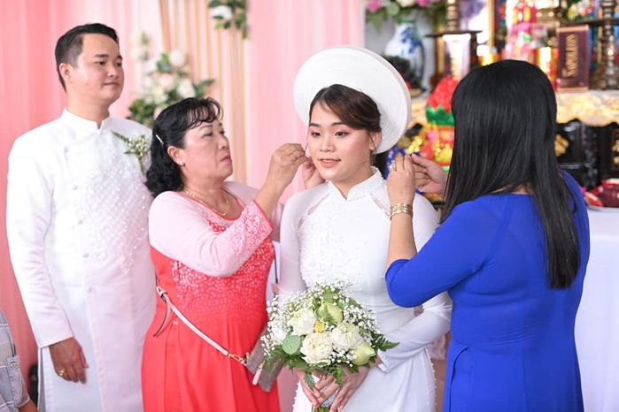 Thánh sún Ngân Thảo được trao 2 lượng vàng và 10 triệu ở lễ đính hôn