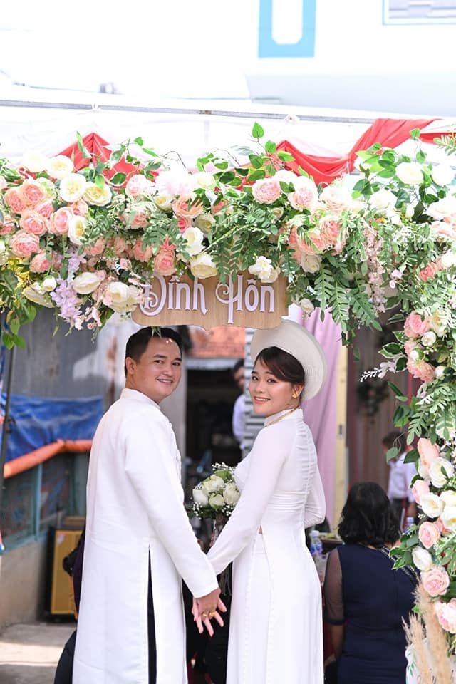 Thánh sún Ngân Thảo được trao 2 lượng vàng và 10 triệu ở lễ đính hôn