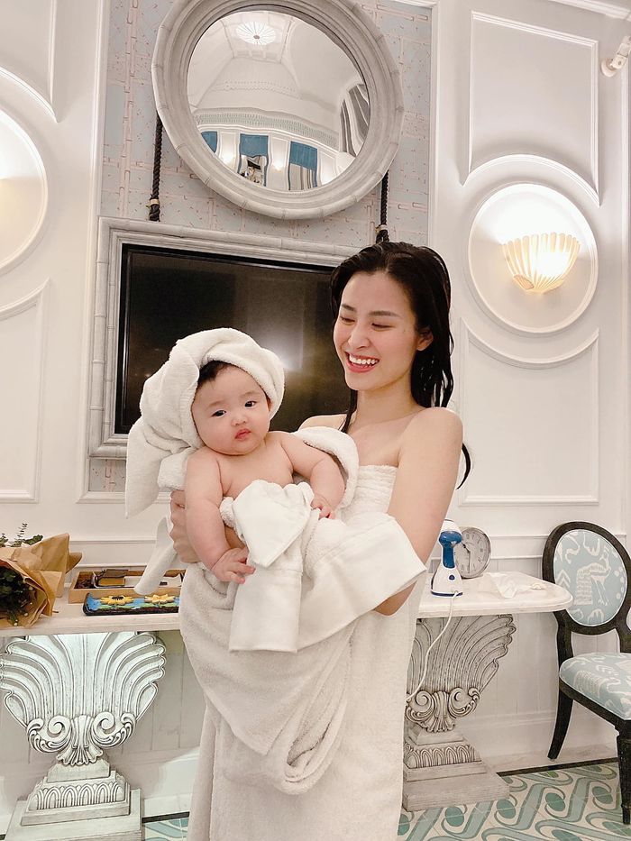 Số tiền vợ chồng Đông Nhi sắm căn hộ hàng hiệu bậc nhất thế giới