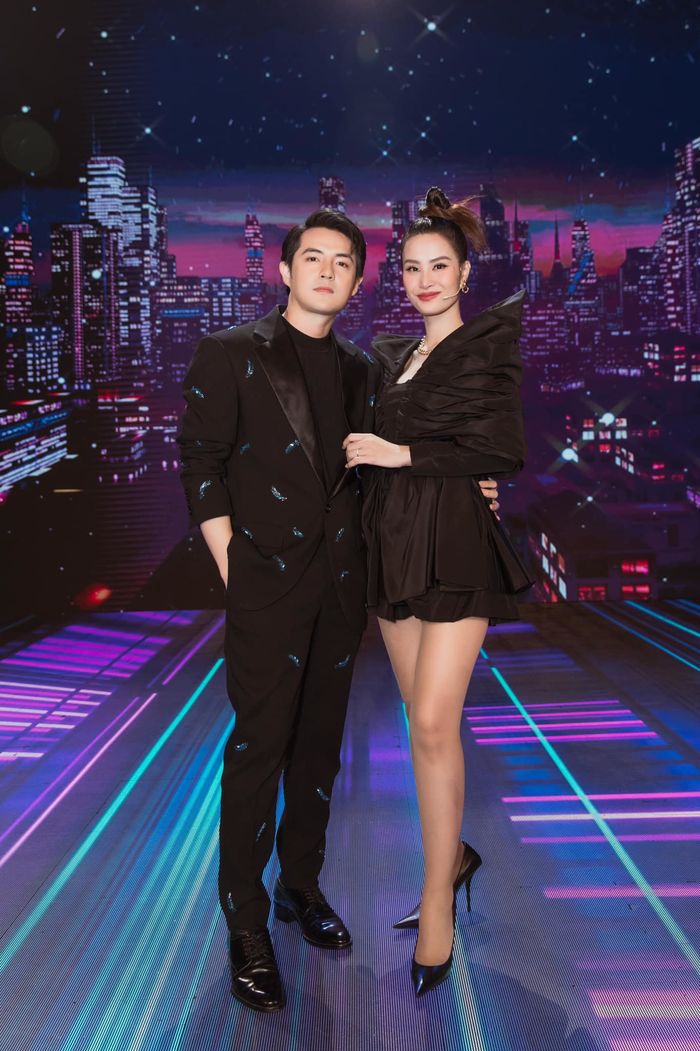 Số tiền vợ chồng Đông Nhi sắm căn hộ hàng hiệu bậc nhất thế giới