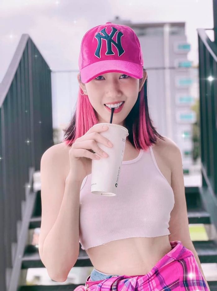 Soái tỷ Vbiz cắt tóc đón Hè: Thúy Ngân quất hẳn màu BLACKPINK