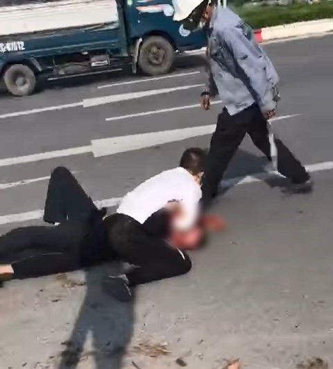 Tài xế thót tim khi biết đó là kẻ truy nã, thoát chết nhờ tin nhắn vợ