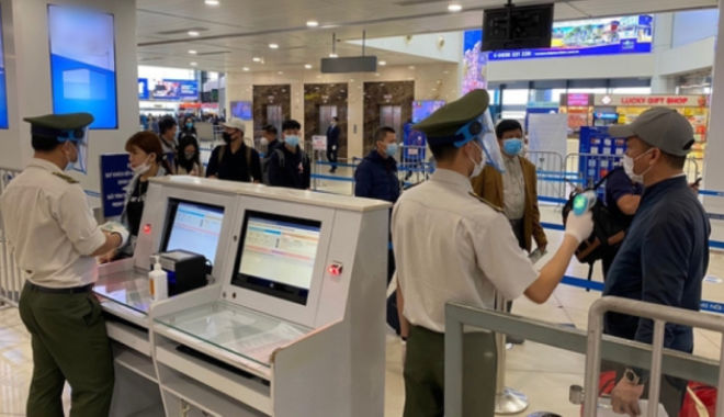 Hỏa tốc: Yêu cầu tạm dừng nhập cảnh vào sân bay Nội Bài, Tân Sơn Nhất