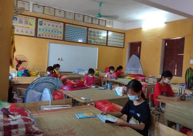 Thầy hiệu phó thương trò như con, xin được cách ly cùng 64 học sinh