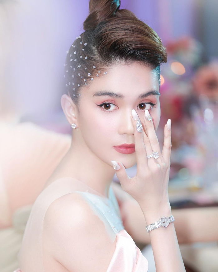 Thú chơi kim cương của sao Việt: Đoàn Di Băng, Lý Nhã Kỳ sang miễn bàn