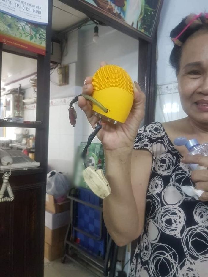 Thương vợ, chồng chế máy rửa mặt bá đạo ông dám sửa tui dám xài