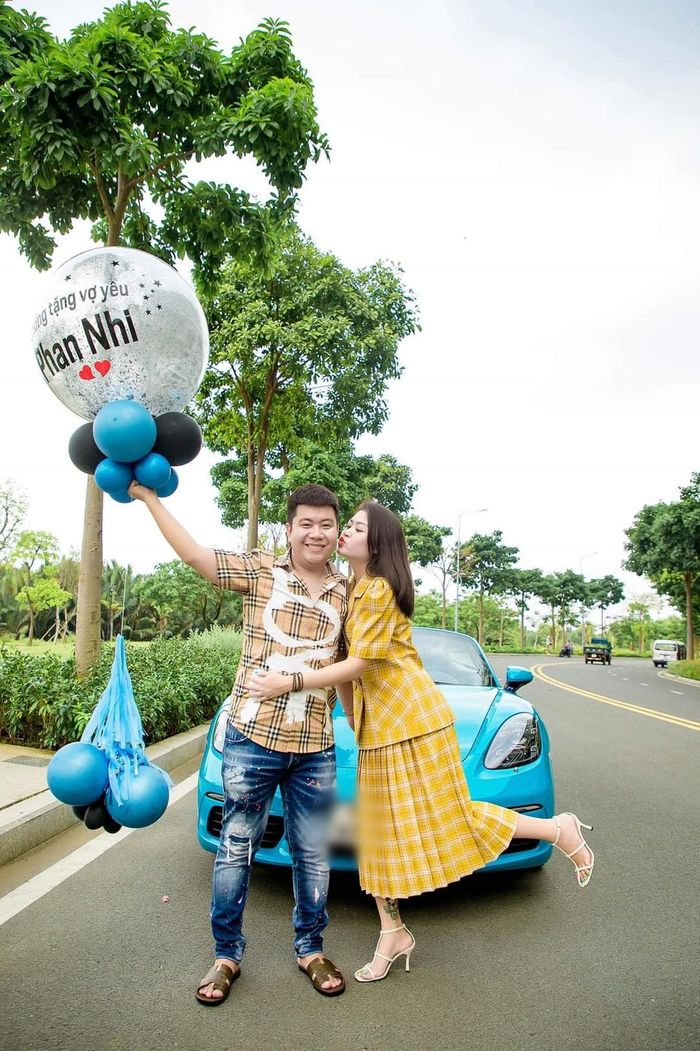 Thương vợ tiêu tiền vất vả, chồng “tậu” ngay ô tô 6 tỷ làm quà