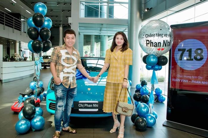Thương vợ tiêu tiền vất vả, chồng “tậu” ngay ô tô 6 tỷ làm quà