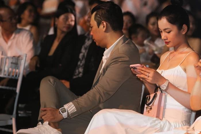 Tình tin đồn của chồng cũ Lệ Quyên bất ngờ tung ảnh diện váy cưới