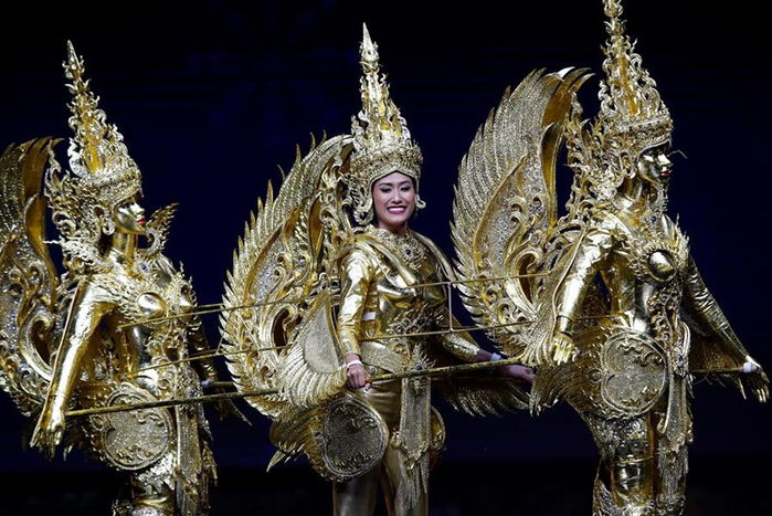 Top 10 Hoa hậu mặc trang phục dân tộc bất ngờ nhất: H'Hen Niê góp mặt