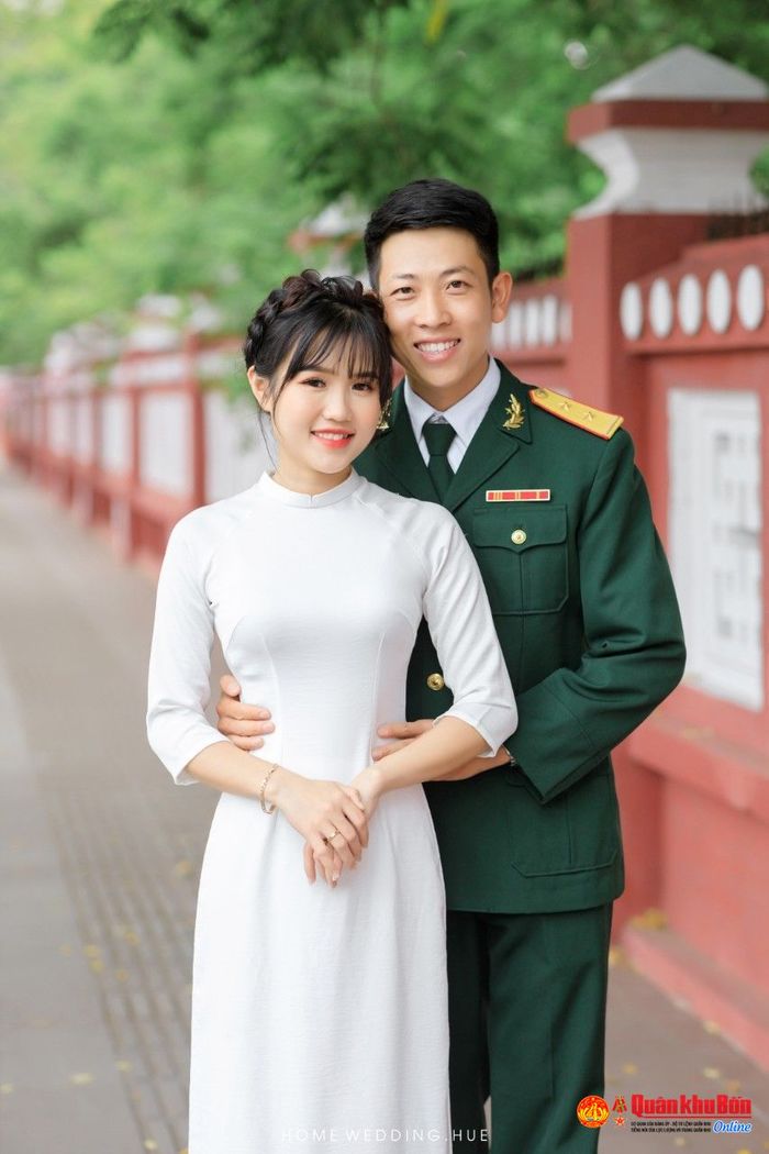 Trung úy trẻ hoãn lễ cưới để tham gia tuyến đầu chống dịch Covid-19
