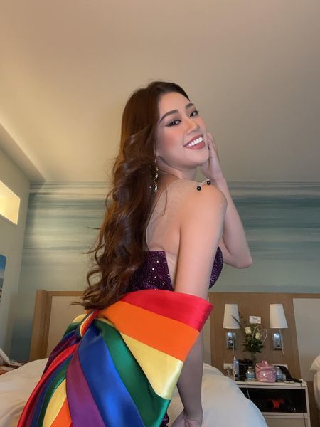 Trước thềm Chung kết, Khánh Vân diện váy lục sắc ủng hộ cộng đồng LGBT