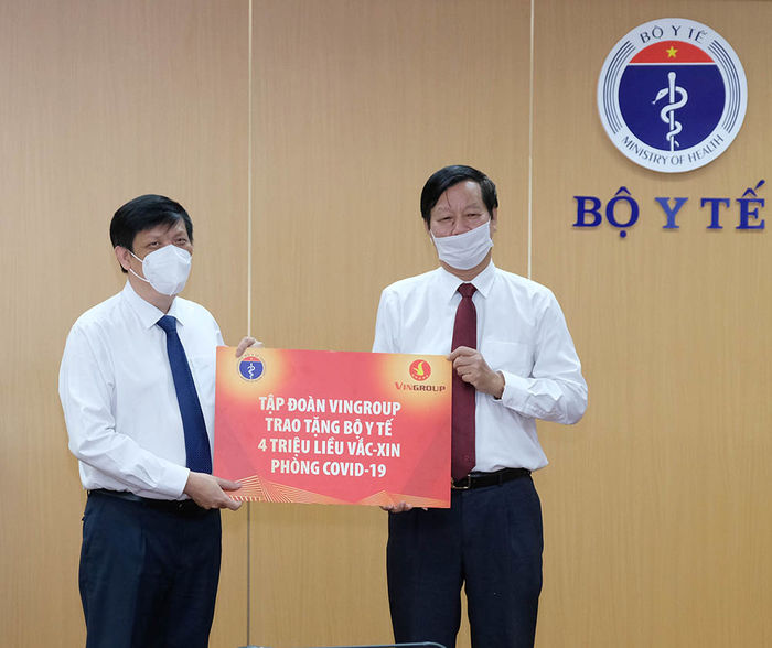 Tỷ phú giàu nhất Việt Nam tặng Bộ Y tế 4 triệu liều Vaccine