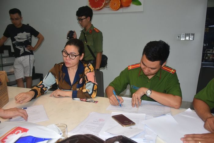 Vợ nam diễn viên nổi tiếng bị khởi tố thêm tội tạo ra tiền bẩn