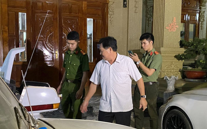Vợ nam diễn viên nổi tiếng bị khởi tố thêm tội tạo ra tiền bẩn