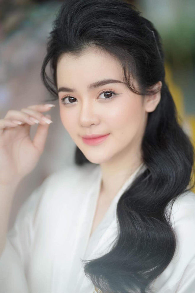 Vợ ông Dũng lò vôi nhận xét con dâu: Đẹp như tôi hồi lúc còn trẻ