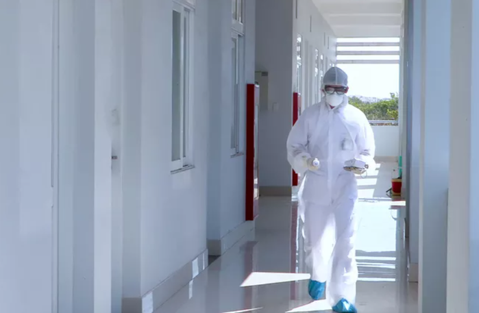 Biển Vũng Tàu chật kín người, Sở Y Tế thông báo khẩn truy tìm 2 F1