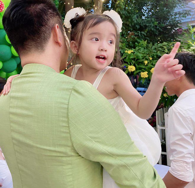 Không còn mẹ sề, Vy Oanh mang bầu lần 3 thon gọn nhờ bí quyết riêng